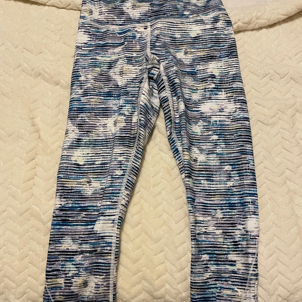 Lululemon Vintage Pattern size 6 crop accented Wunder Under